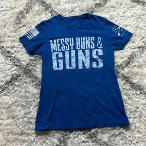 Women’s Grunt Style t-shirt. Size medium.